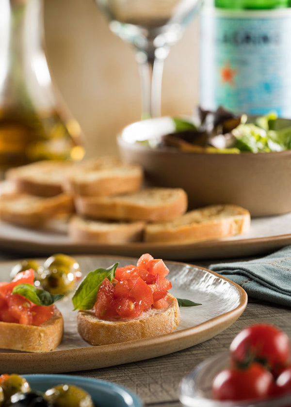 Hessian Plate 8.3" x 7.2" (21.3cm x 18.3cm)