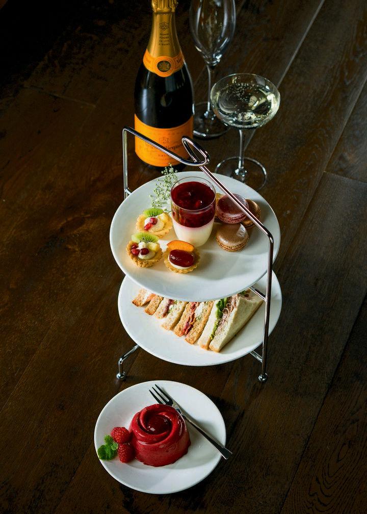 Tiered Presentation - BESPOKE77