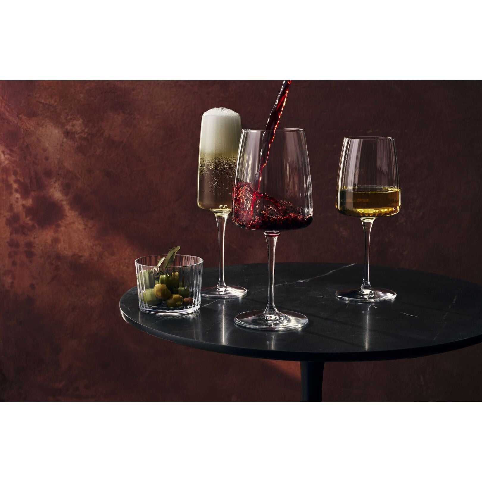 Utopia | Glassware (Crystal) | Exclusiva Red Wine 21.91cm H 53.5cl | Bespoke77