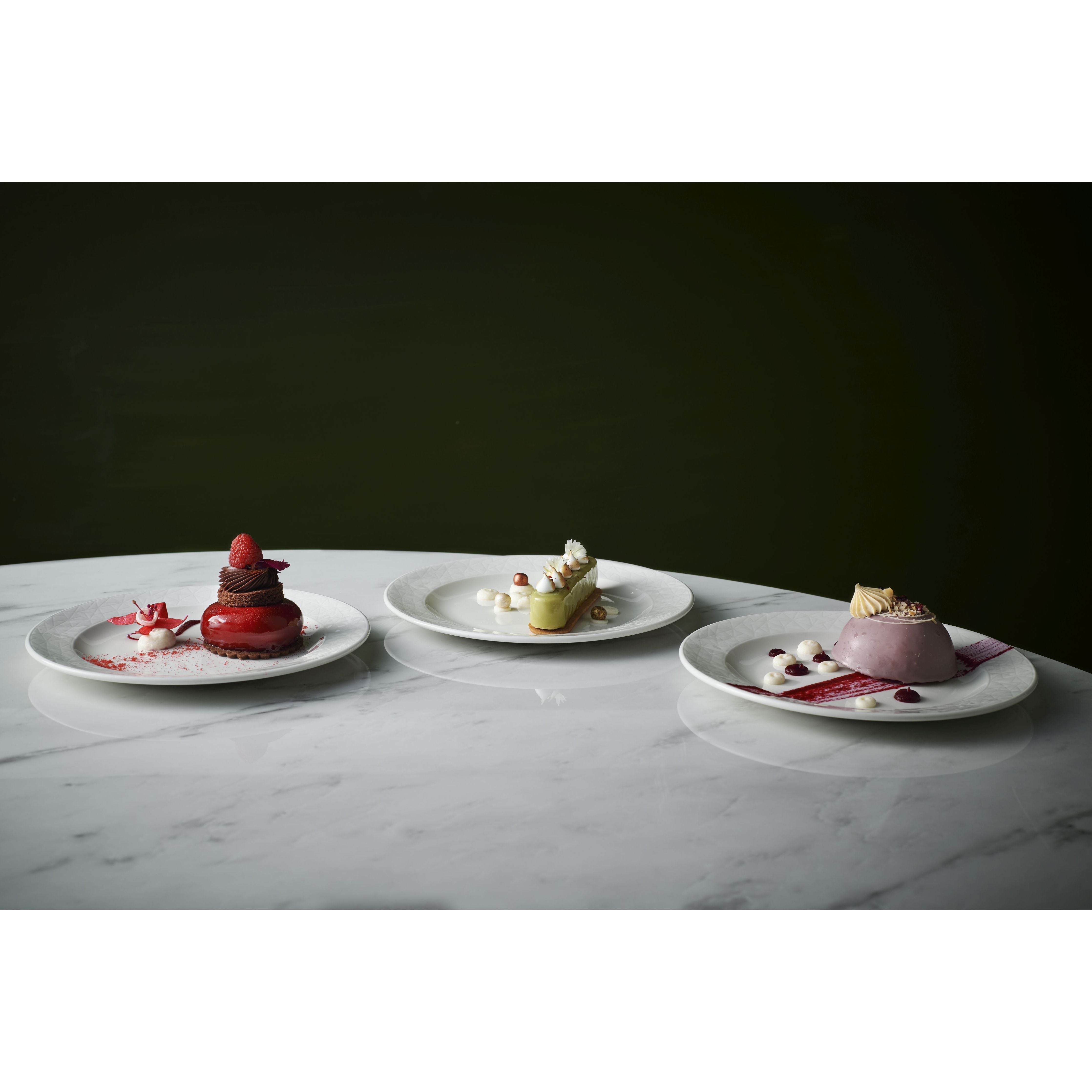 Alchemy Abstract White Plate 8"