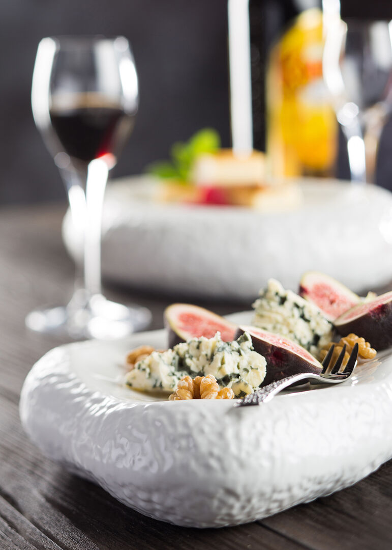 Lyra Plate 9 x 7" (23 x 18cm)