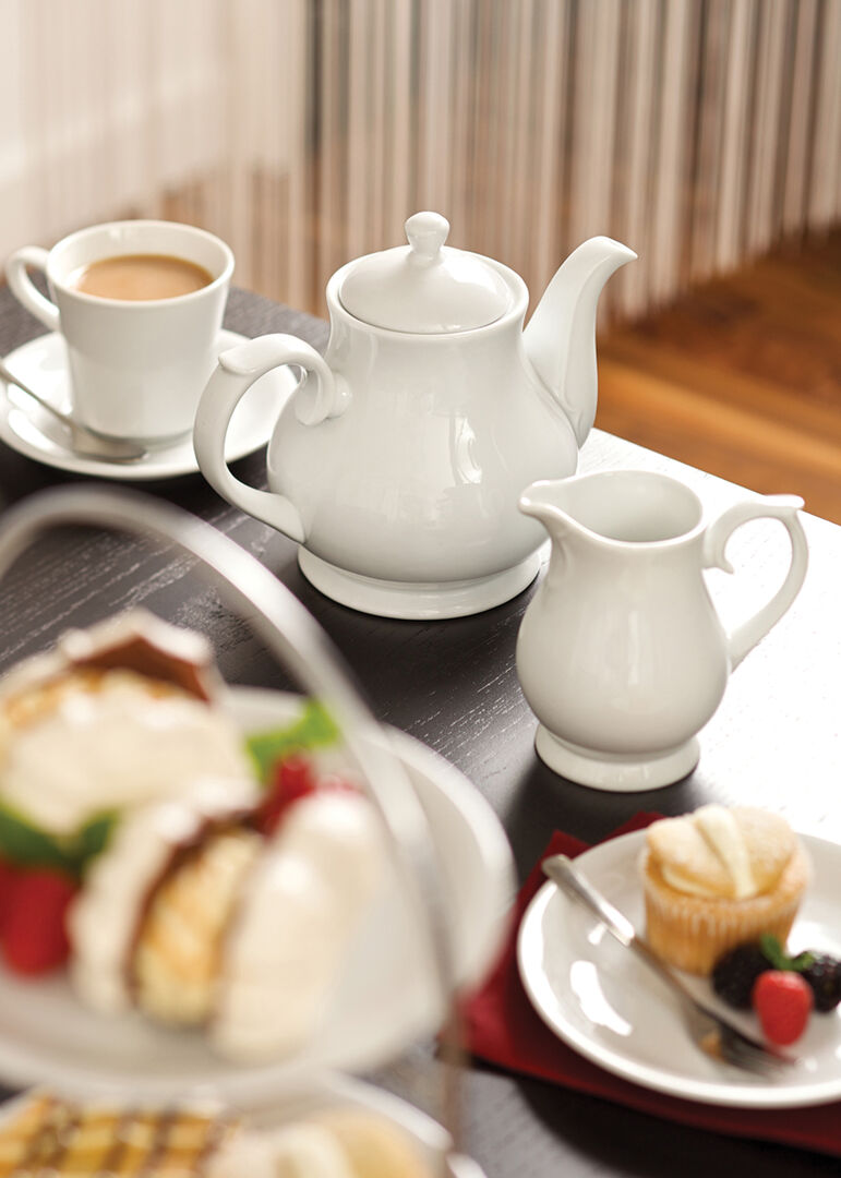 Titan Chatsworth Teapot 30oz (82cl)