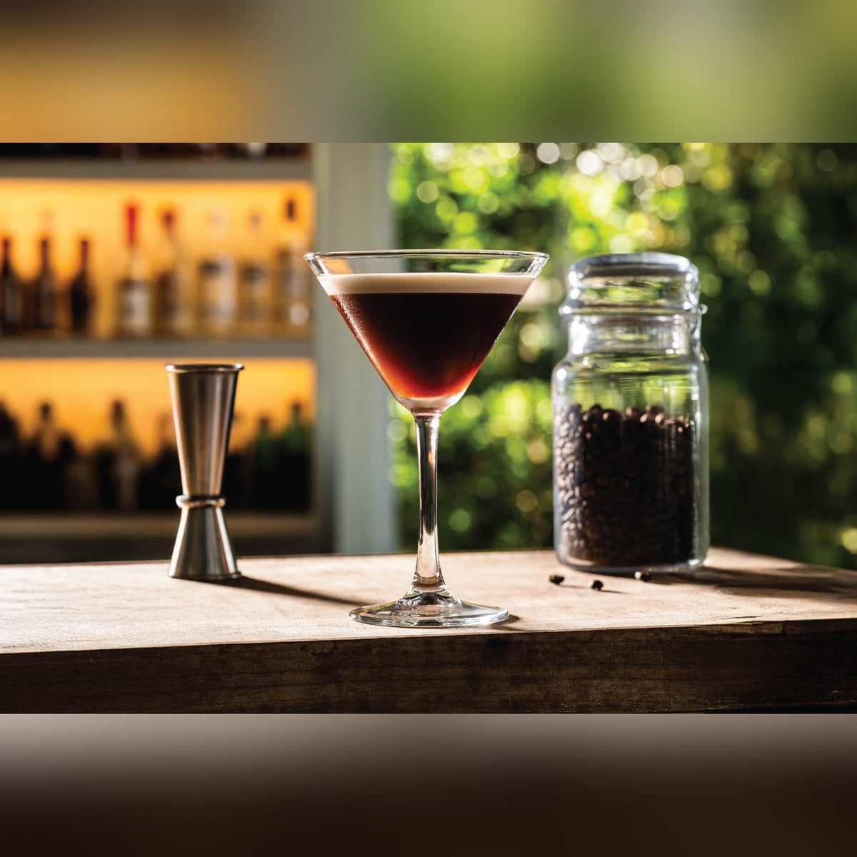 Sardinia stemmed martini glass 27cl, lifestyle image