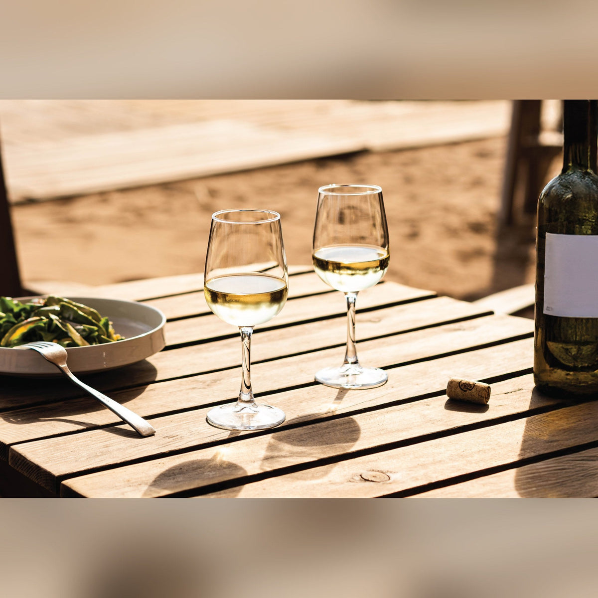 Sardinia stemmed wine glass 35cl, lifestyle image