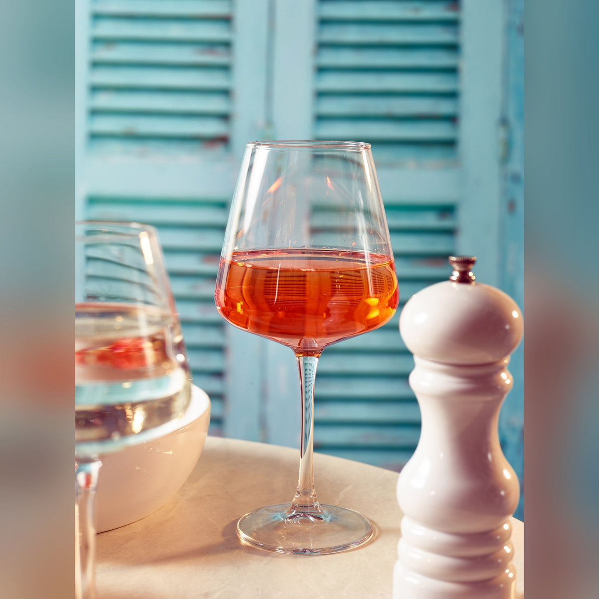 Colmar stemmed wine glass 47cl, lifestyle image