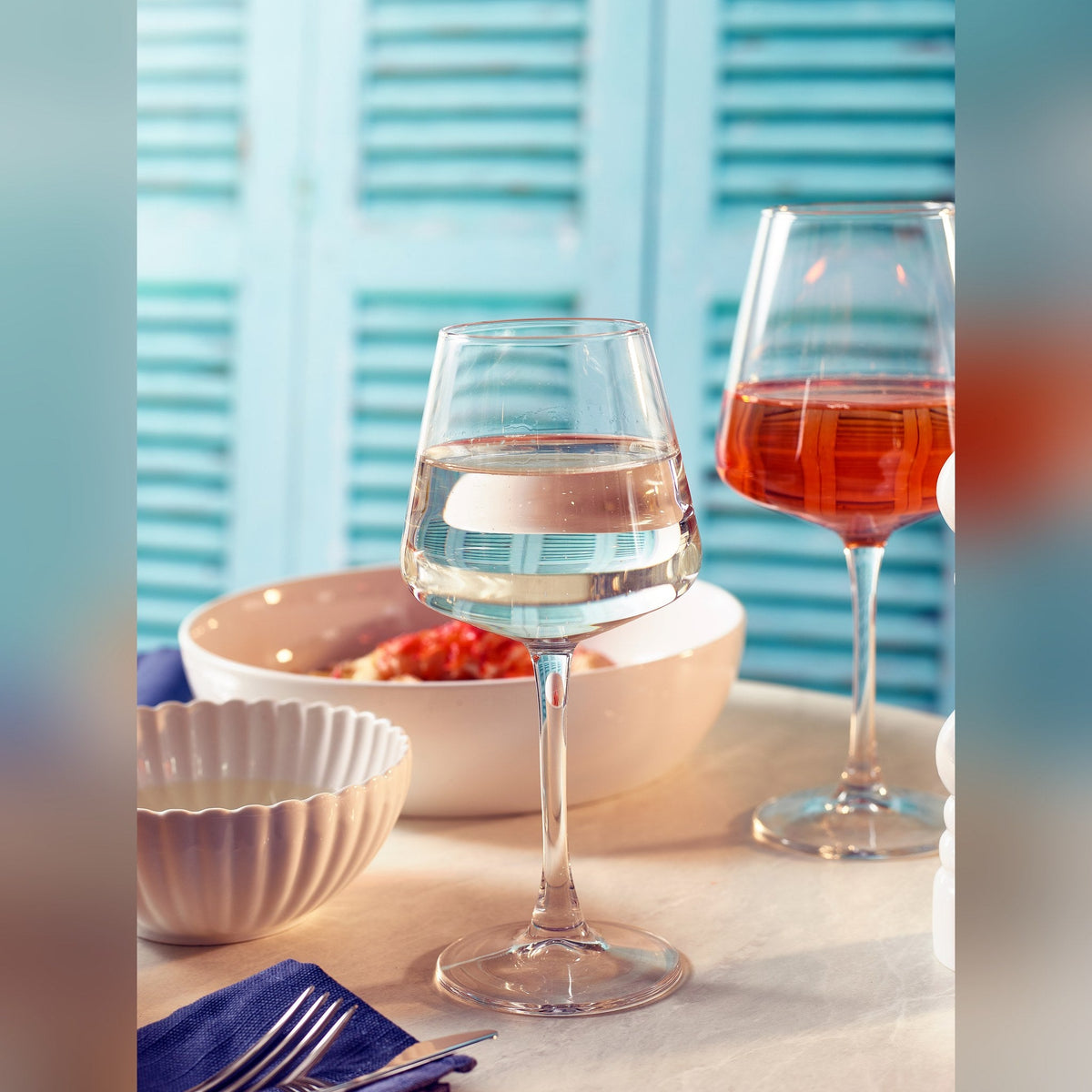 Colmar stemmed wine glass 35cl, lifestyle image
