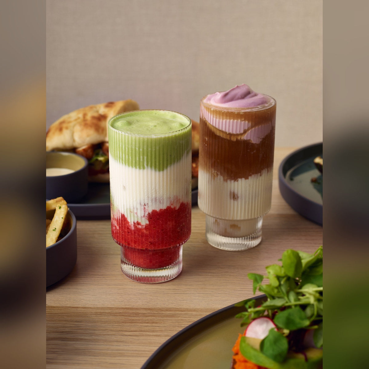 Senza fluted lead-free crystal hiball tumbler 39.5cl, lifestyle image