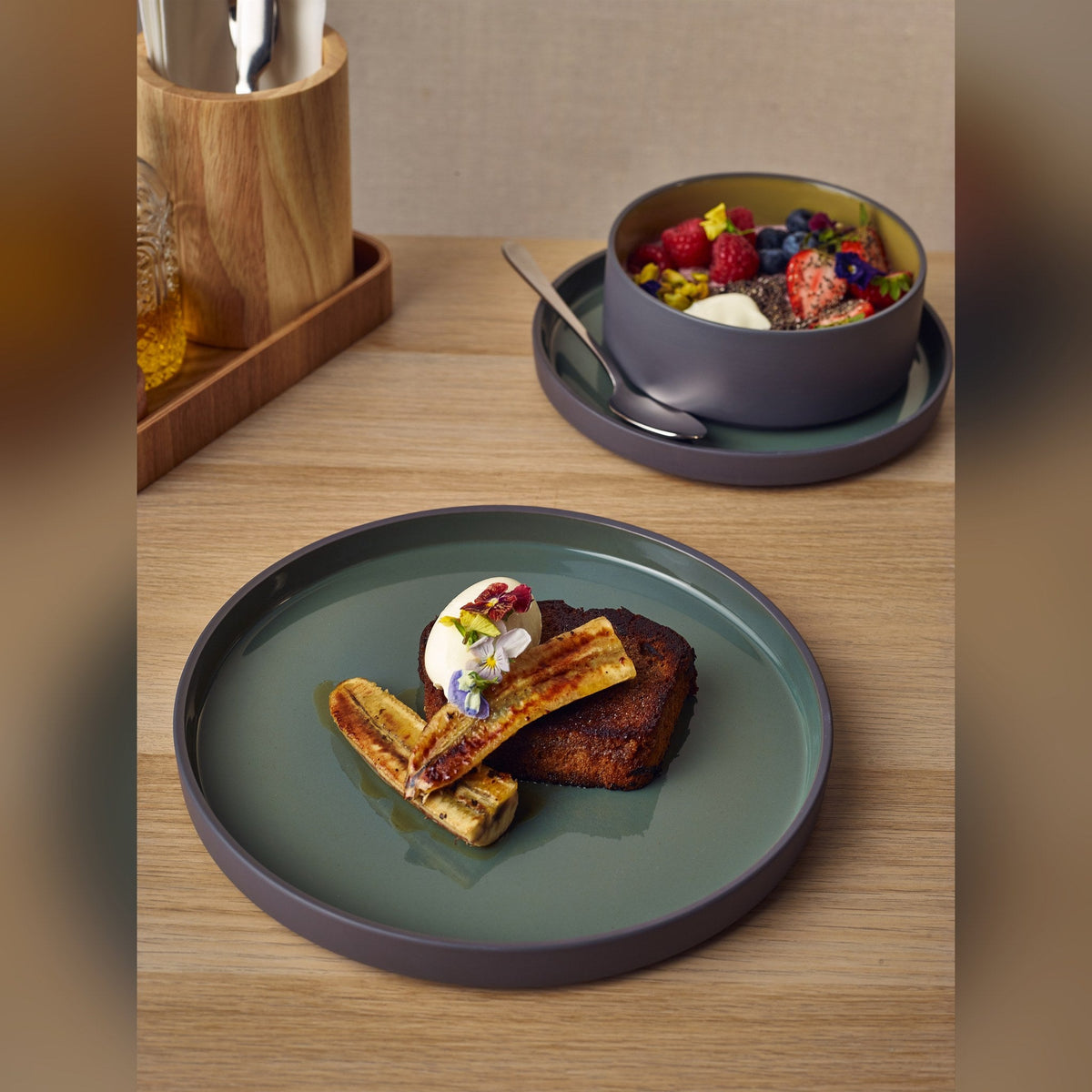 Kava green porcelain presentation plate 25cm with unglazed wall, lifestyle image