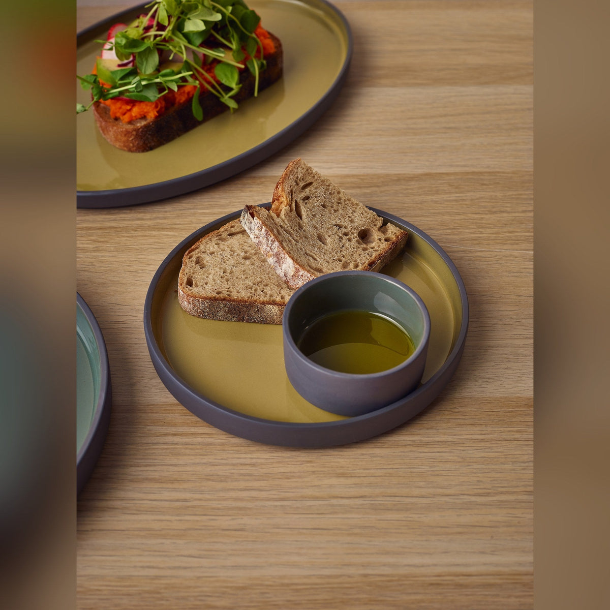 Kava yellow porcelain presentation plate 25cm, lifestyle image