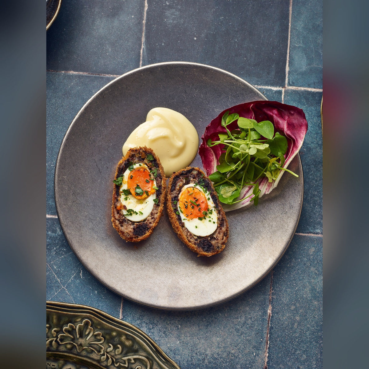 Vintage finish stainless steel rimless coupe plate 24cm, lifestyle image