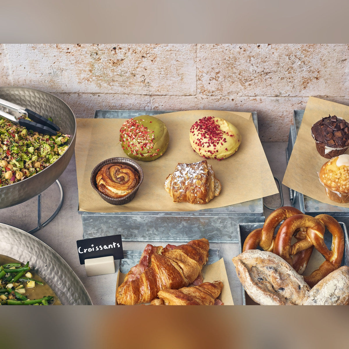 Low galvanised steel display tray GN 1/2, lifestyle image