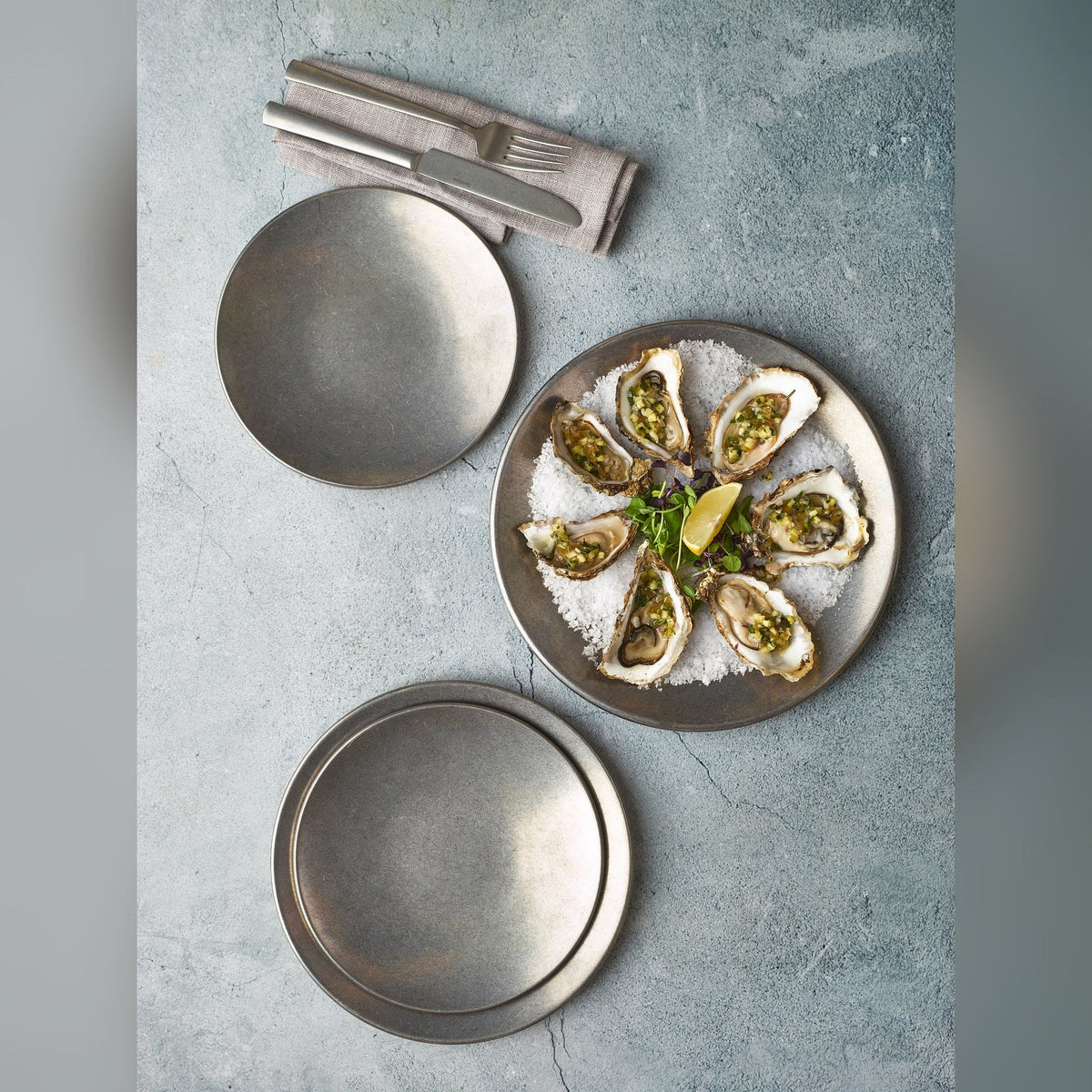 Vintage finish stainless steel rimless coupe plate 20.5cm, lifestyle image