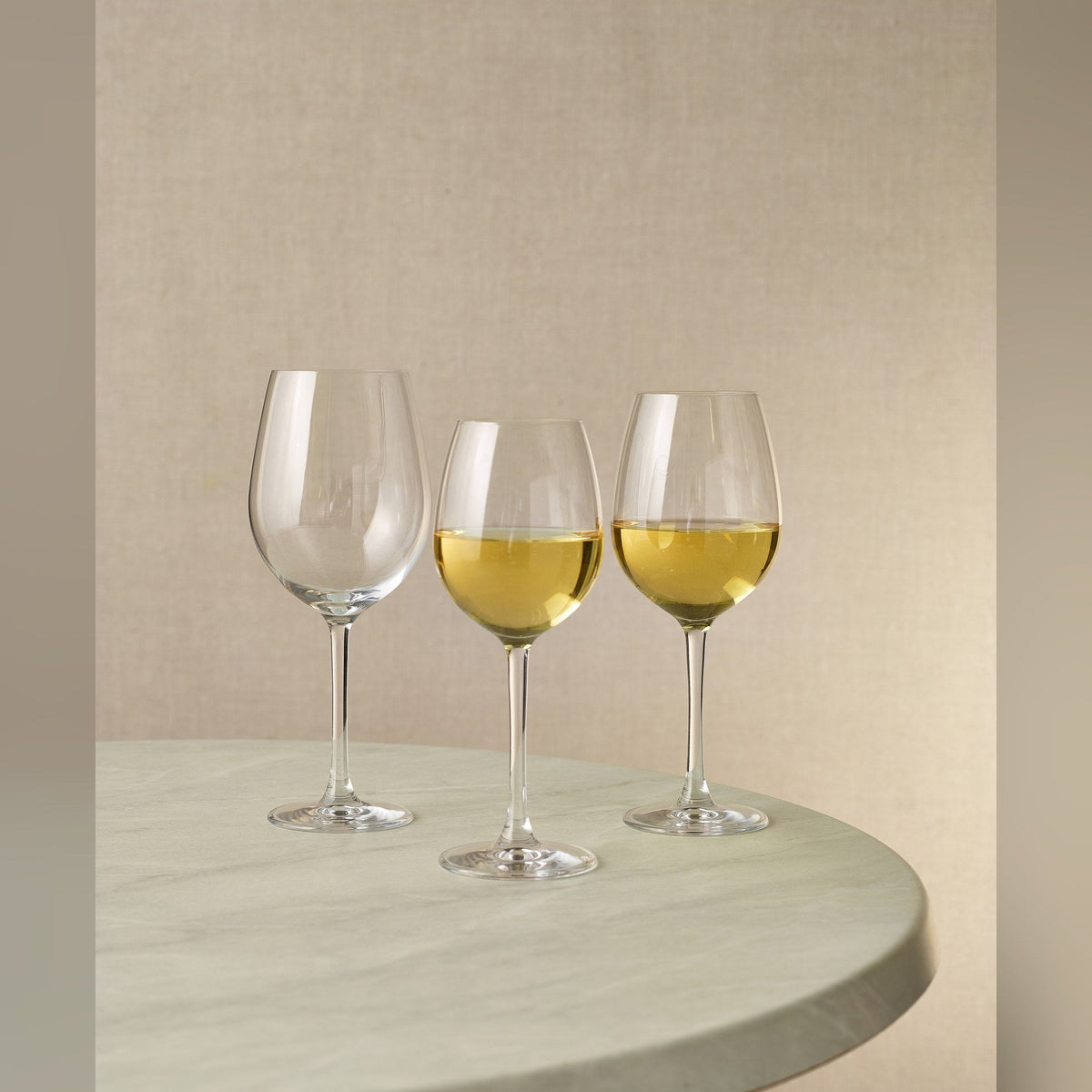 Marcia lead-free crystal wine glass 40cl, lifestyle image