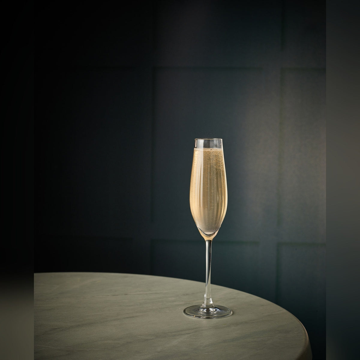 Vivace optic lead-free crystal champagne flute 22.5cl, lifestyle image