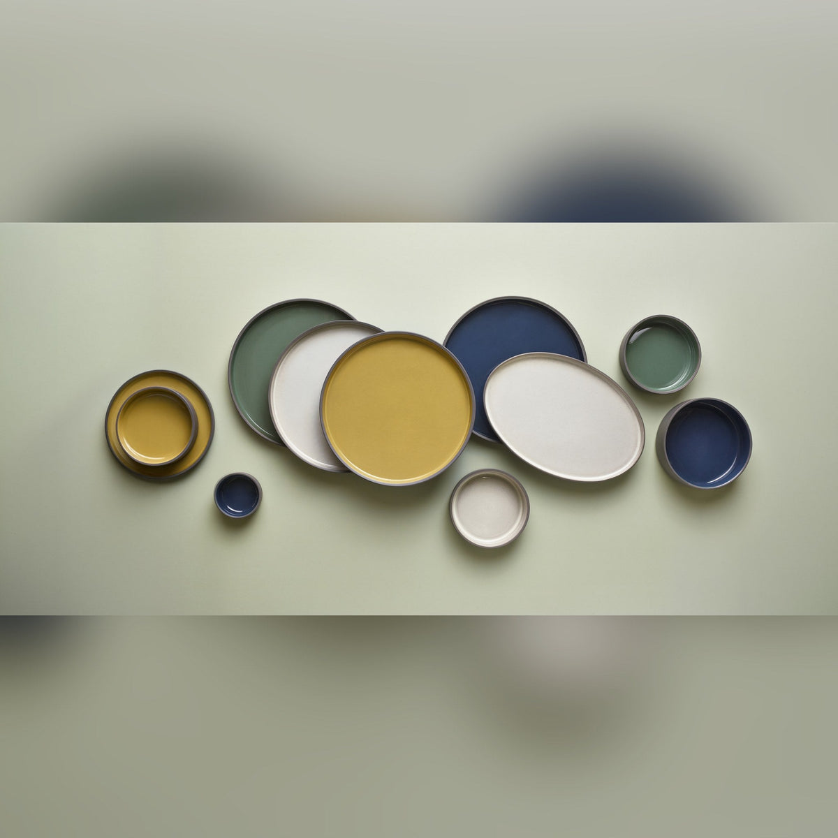 Kava blue porcelain presentation plate 18cm, lifestyle image