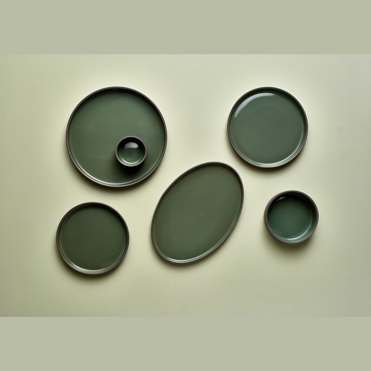 Kava green porcelain presentation bowl 15.5cm, lifestyle image
