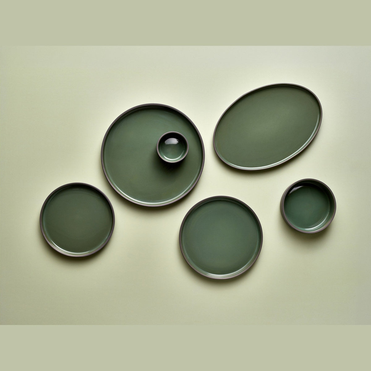 Kava green porcelain presentation plate 18cm, lifestyle image