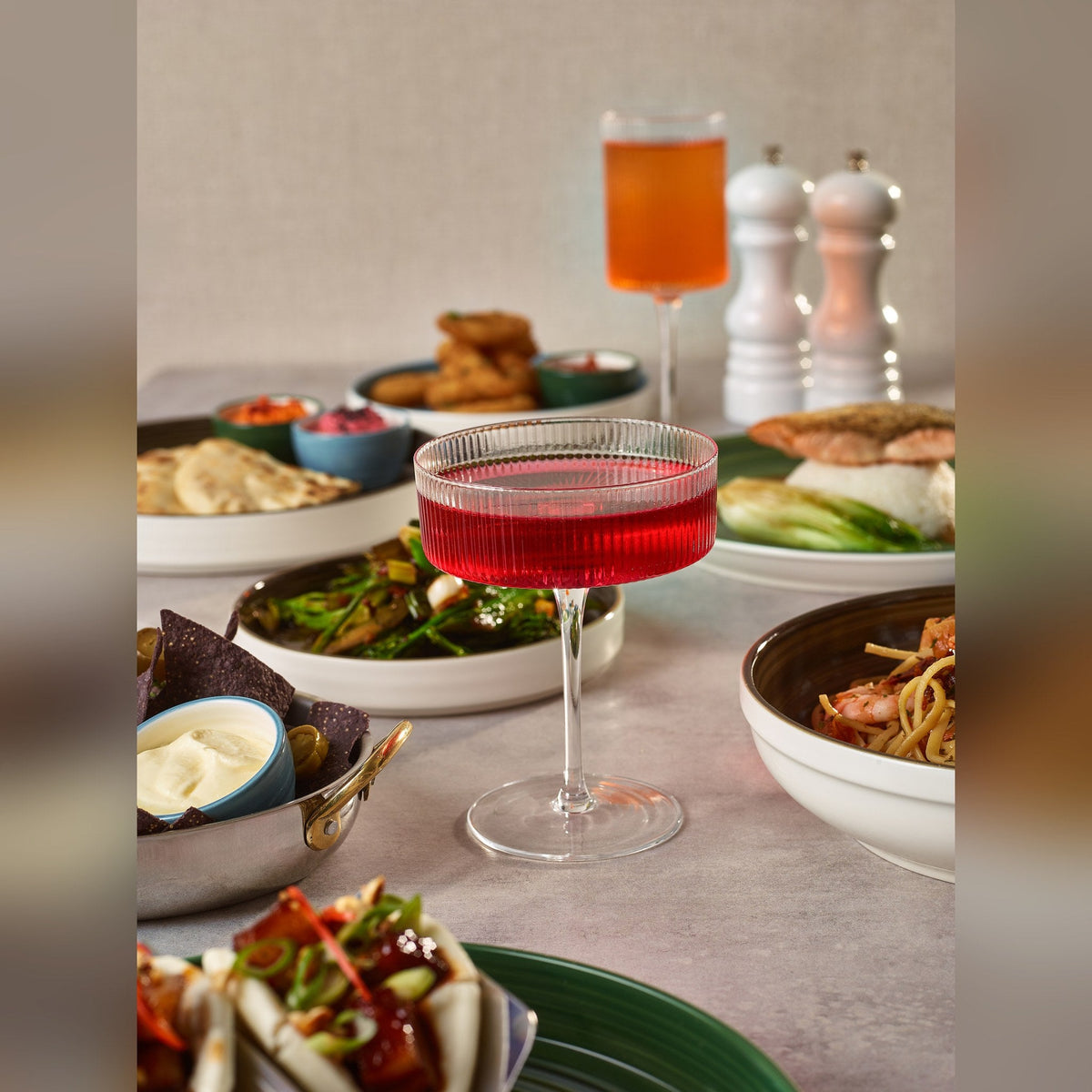 Senza fluted lead-free crystal champagne coupe 29cl, lifestyle image