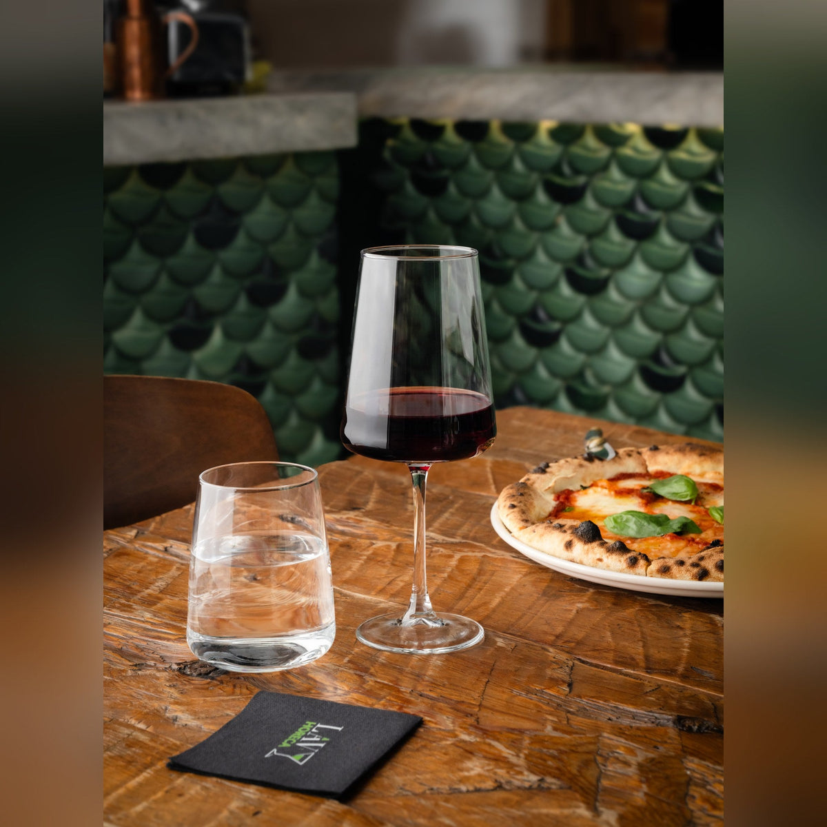 Salerno conical crystal-look wine glass 47cl, lifestyle image