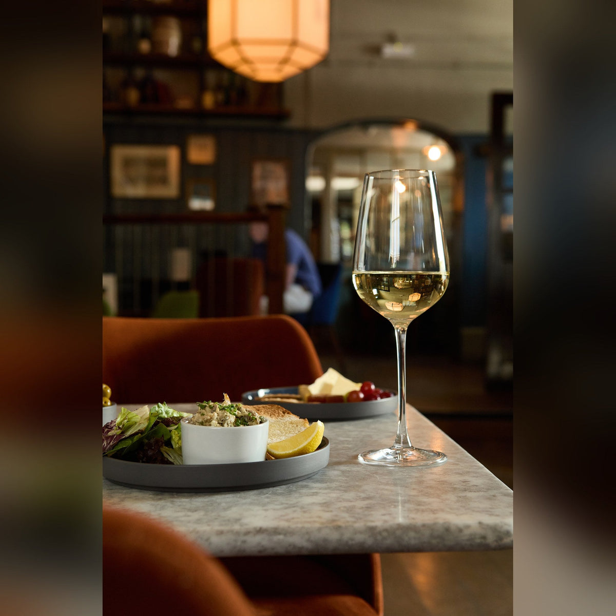 Legato lead-free crystal wine glass 41cl, lifestyle image