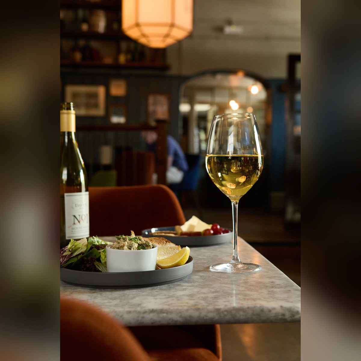 Sonore lead-free crystal wine glass 35cl, lifestyle image