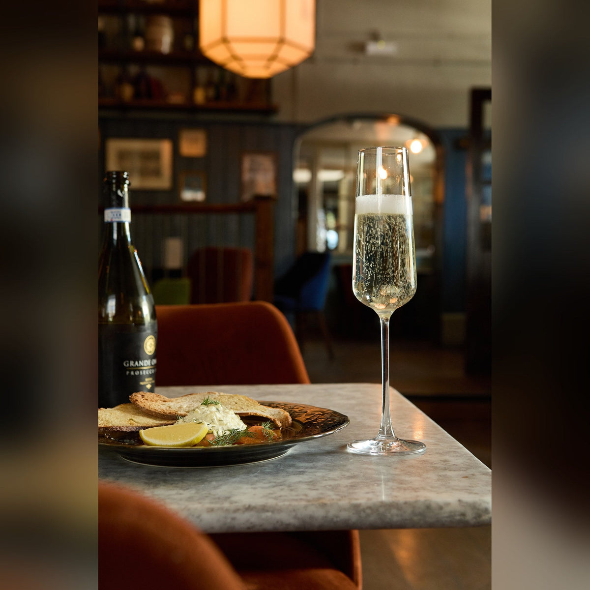 Legato lead-free crystal champagne flute 23cl, lifestyle image