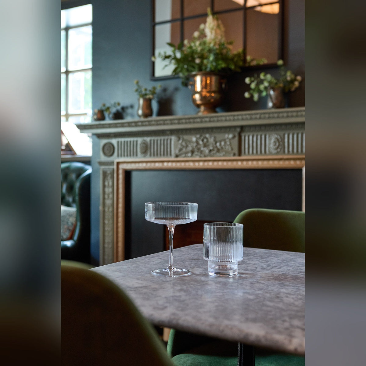 Senza fluted lead-free crystal champagne coupe 29cl, lifestyle image