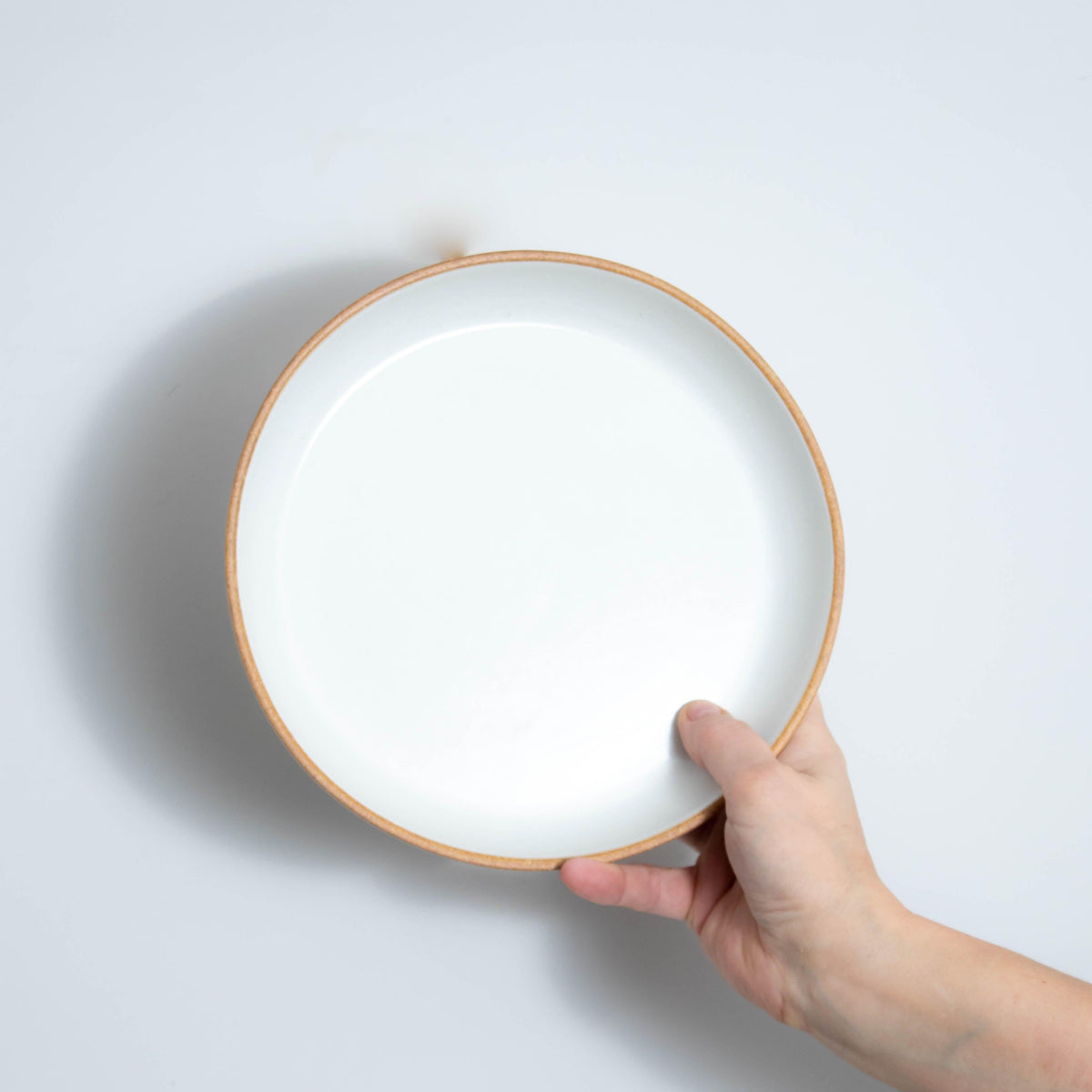 Matte White With Rye Edge Coupe Stoneware Dish - 22cm Dia