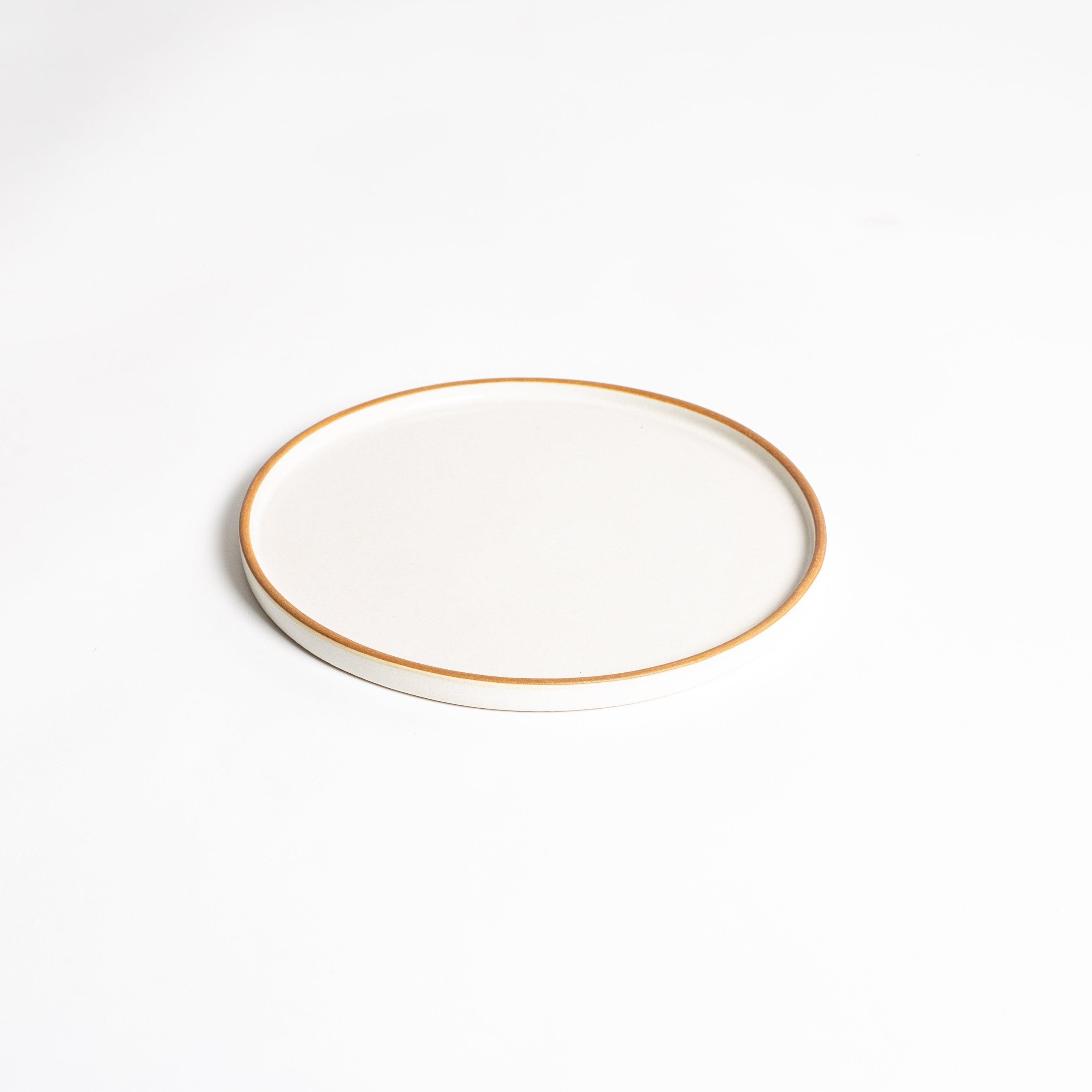 Keywords: Matte White With Rye Edge 20cm Flat Plate, gold rim
Product Name: Bespoke 77 Matte White With Rye Edge 20cm Flat Plate with Gold Rim
