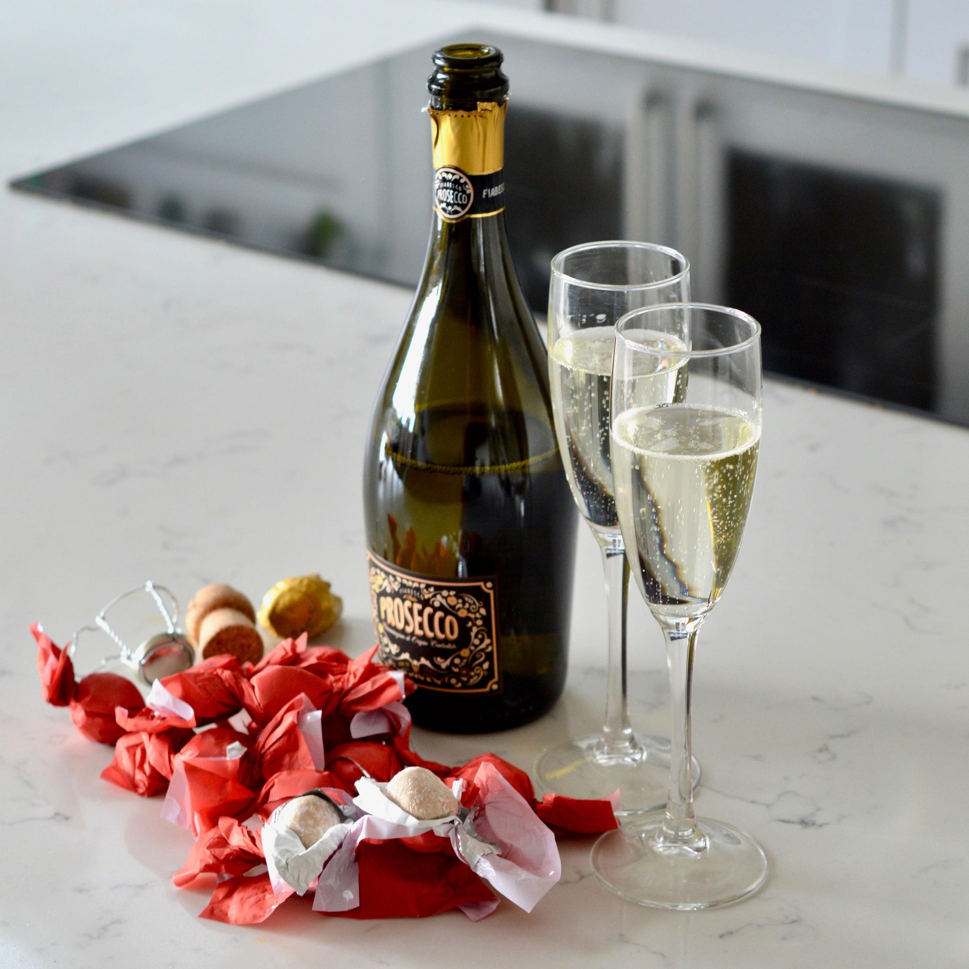 Fiabesco Prosecco and White Chocolate Truffle Hamper / Set - BESPOKE77