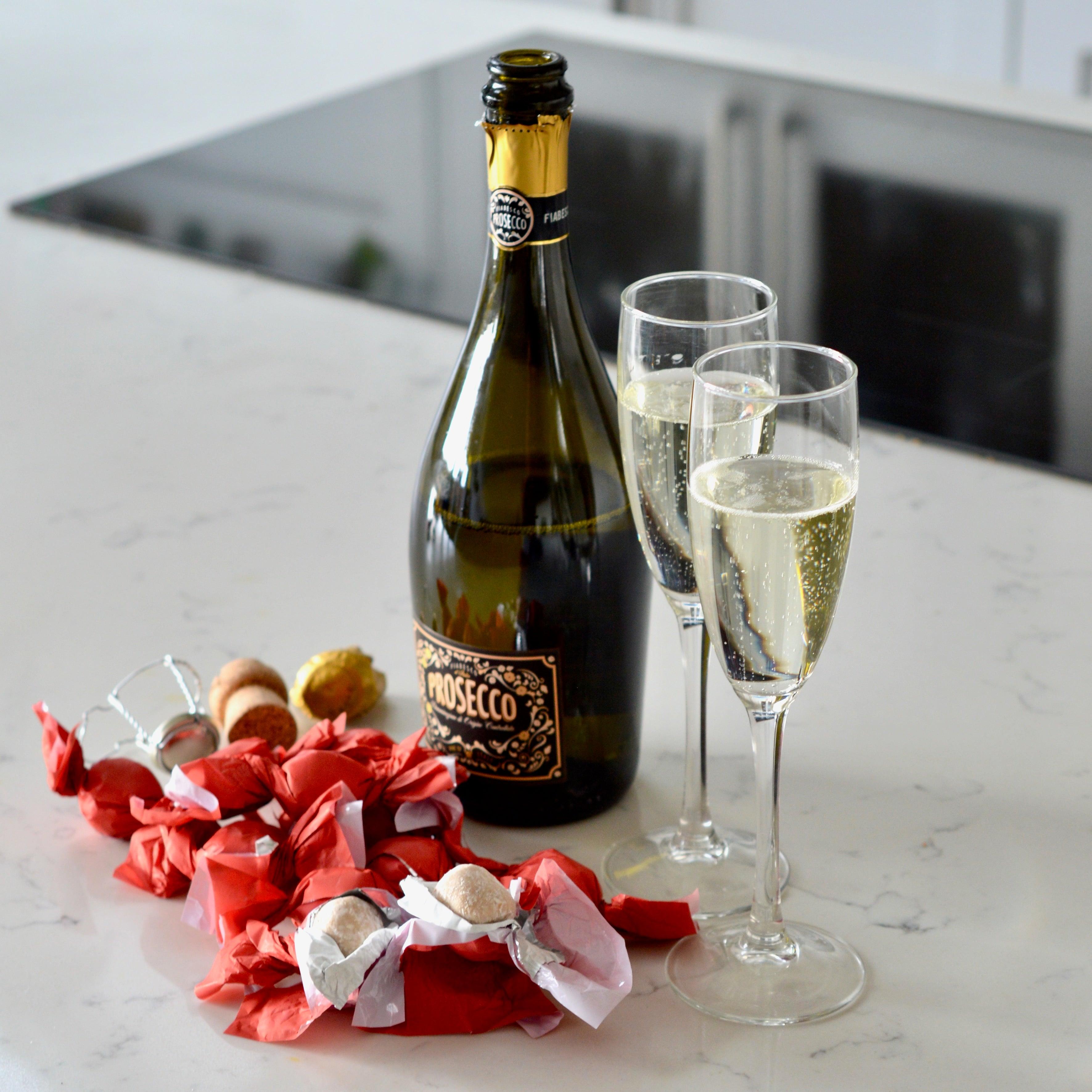Fiabesco Prosecco and White Chocolate Truffle Hamper / Set - BESPOKE77