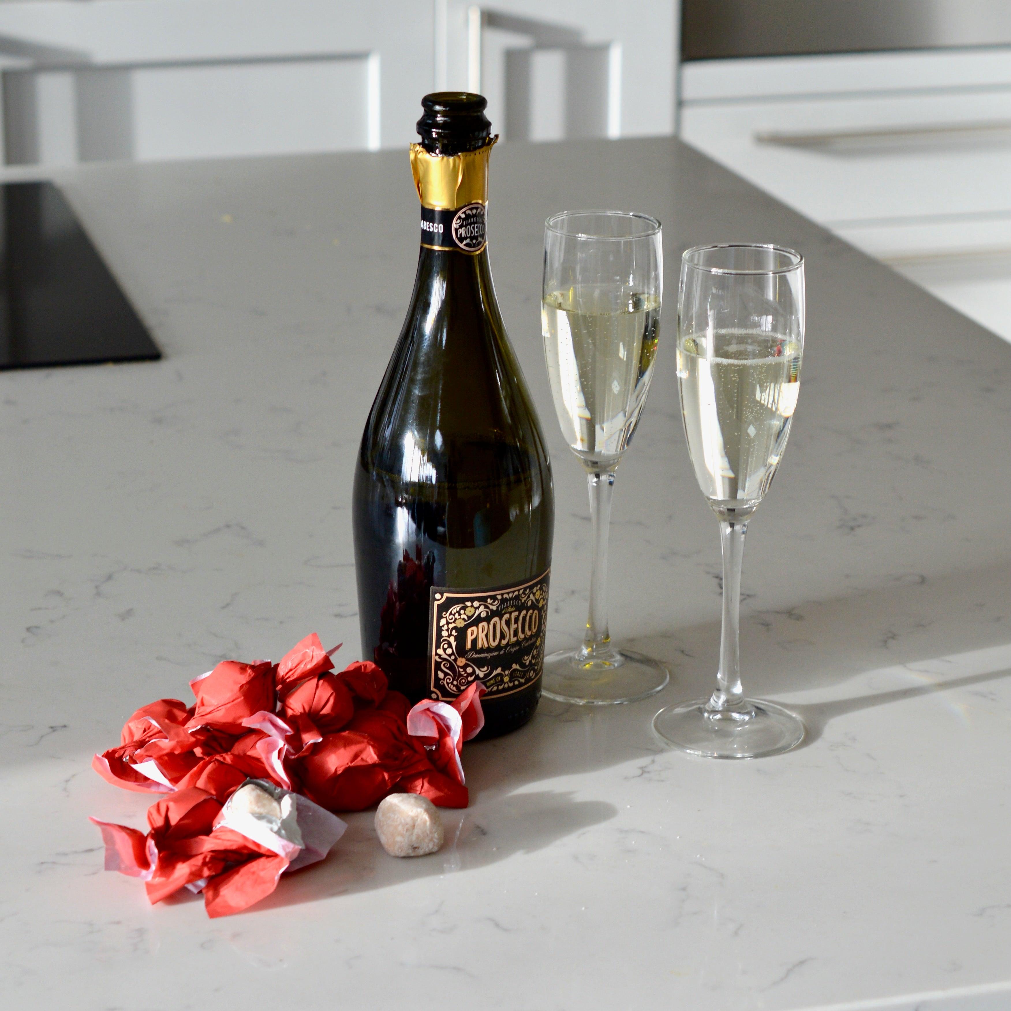 Fiabesco Prosecco and White Chocolate Truffle Hamper / Set - BESPOKE77